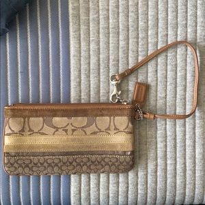 Coach Wristlet🎋FREE w/PURCHASE